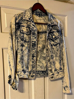 Love, Fire Acid Wash Denim Jacket - Juniors Size Small / Youth Size Large